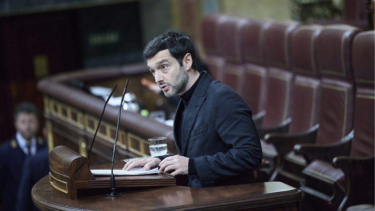 Bustinduy critica que el PP pase «por debajo del futbolín» al ceder en sus pactos con Vox