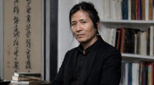 Byung-Chul Han, filósofo, ya lo dijo a sus 62 años: «La búsqueda obsesiva de la felicidad no es buena, acaba produciendo cansancio y vacío»