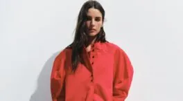 Adiós a los jerséis ligeros: llegan a Zara y Mango las cinco camisas más bonitas de la primavera perfectas para llevar con vaqueros y sandalias