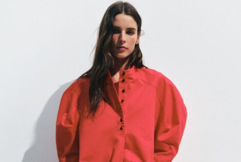 Adiós a los jerséis ligeros: llegan a Zara y Mango las cinco camisas más bonitas de la primavera perfectas para llevar con vaqueros y sandalias