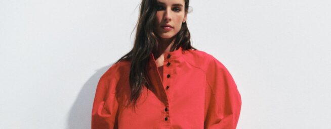 Adiós a los jerséis ligeros: llegan a Zara y Mango las cinco camisas más bonitas de la primavera perfectas para llevar con vaqueros y sandalias
