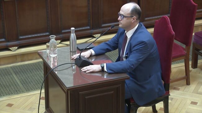 El exjefe de Gabinete de Maroto no recuerda si informó a la ministra de su reunión con la trama