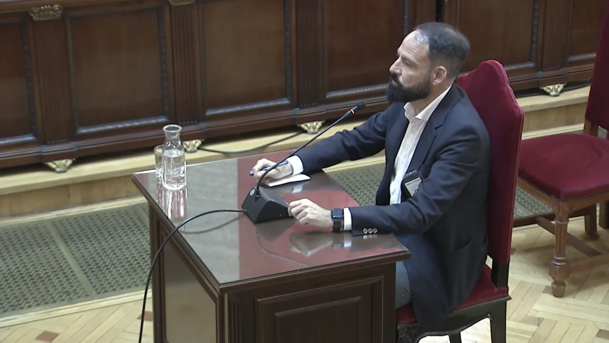 El exgerente del PSOE reconoce que pudo haber gestionado «algún ingreso atípico»