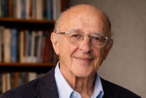 Carl Rogers, psicólogo, ya lo aclaró en 1961: «La felicidad surge cuando la persona logra ser coherente entre lo que es y lo que muestra al mundo»