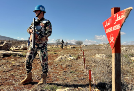 Al menos tres cascos azules heridos por una explosión en el sur de Líbano