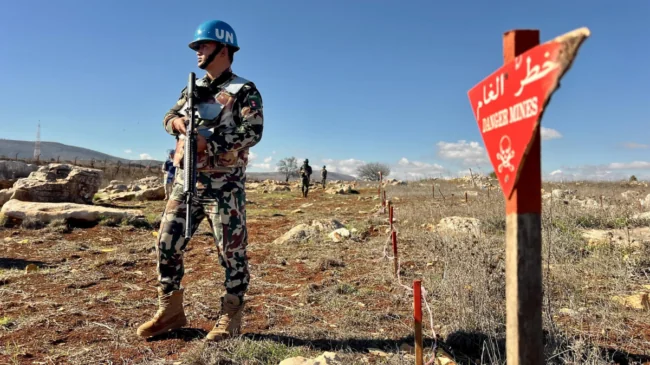 Al menos tres cascos azules heridos por una explosión en el sur de Líbano