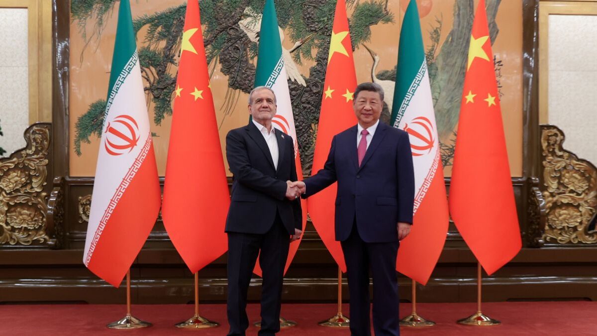 Irán usó un satélite espía chino para identificar bases de EEUU, según ‘Financial Times’