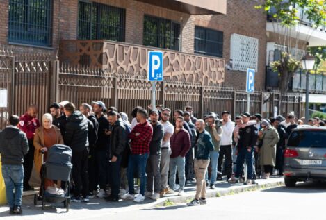 El Gobierno recibe 13.500 solicitudes para la regularización de inmigrantes en 24 horas