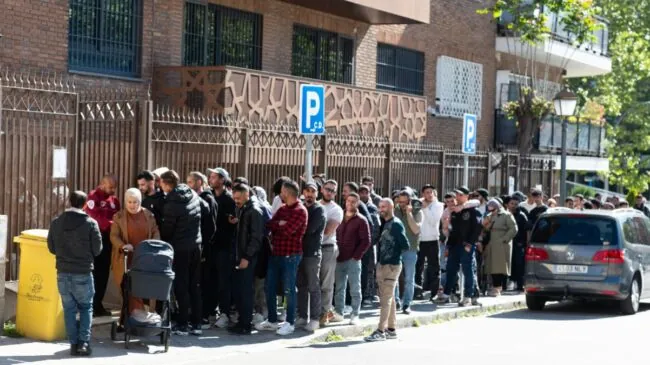 El Gobierno recibe 13.500 solicitudes para la regularización de inmigrantes en 24 horas