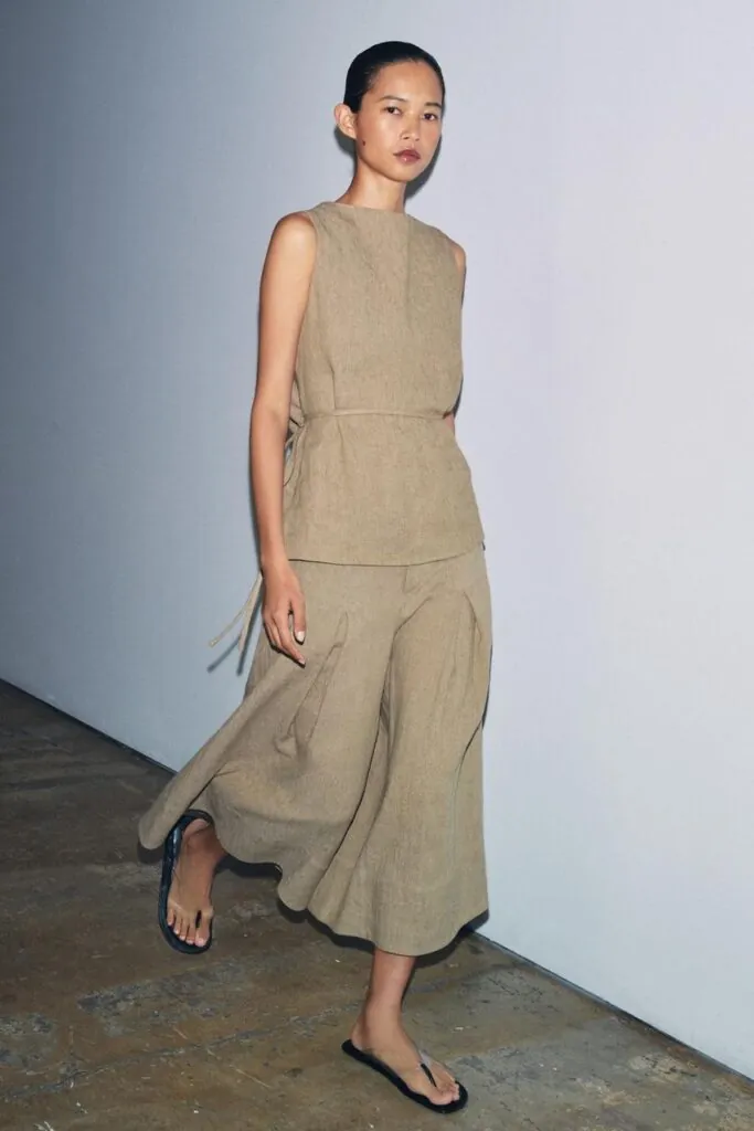 Conjunto de lino de Zara. (PVP: top 49.95€ // falda 59.95€)