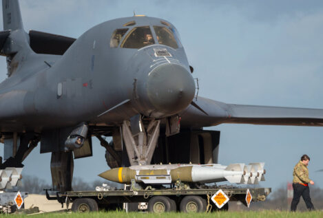 Trump desafía a Sánchez con nuevos vuelos a Irán que atraviesan el espacio aéreo español