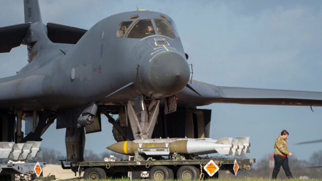 Trump desafía a Sánchez con nuevos vuelos a Irán que atraviesan el espacio aéreo español