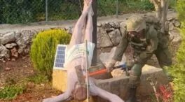 El Ejército israelí reemplaza el Cristo que sus soldados destrozaron a martillazos en el Líbano