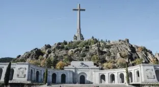 El PSOE propone visitas escolares a fosas comunes para alejar a los niños del franquismo