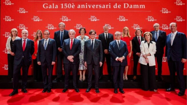 150 años brindando con Barcelona: Damm celebra su siglo y medio de historia entre el alma del Liceu y la magia de la Boqueria