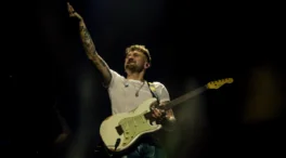 Dani Fernández sufre una caída en su concierto en Valencia y será operado de urgencia