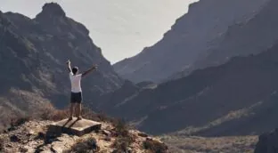 Daniel Gilbert, psicólogo de Harvard, sobre el riesgo de controlarlo todo: «Somos terribles prediciendo qué nos hará felices en el futuro»