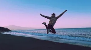 Daniel Kahneman, psicólogo y premio Nobel, ya lo avisó hace 15 años: «Para tener más felicidad no debes controlar tu dinero, sino tu tiempo»