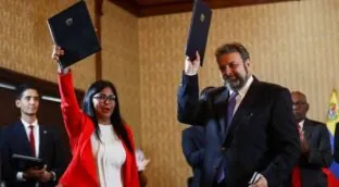 Delcy Rodríguez elige a un opositor cercano al chavismo como nuevo embajador en España