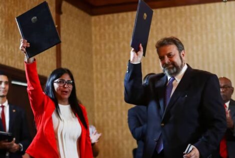 Delcy Rodríguez elige a un opositor cercano al chavismo como nuevo embajador en España