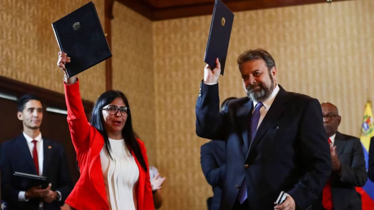 Delcy Rodríguez elige a un opositor cercano al chavismo como nuevo embajador en España