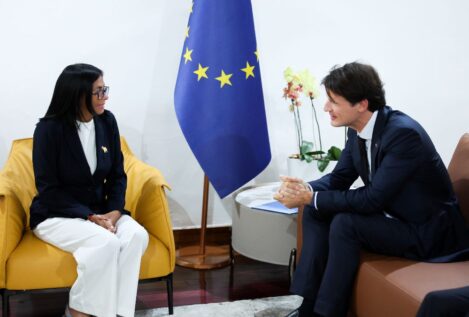 Delcy Rodríguez recibe a una delegación de la UE para «fortalecer la cooperación bilateral»