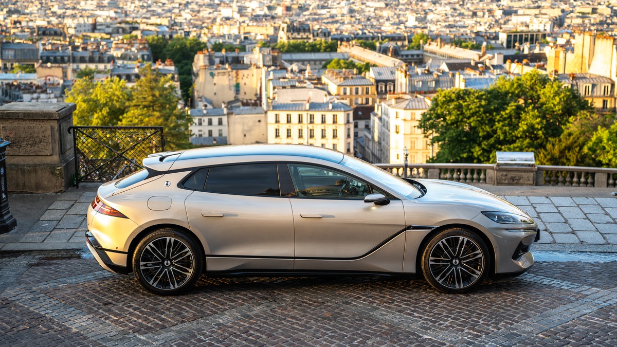 BYD desembarca en el lujo europeo con Denza y dos modelos de tecnología estratosférica