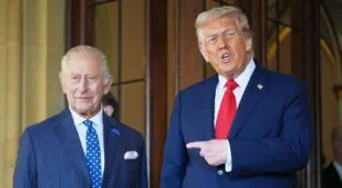 El 'recado' de Trump a Starmer: Reino Unido le habría ayudado en Irán si fuera por Carlos III