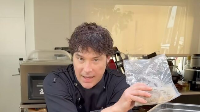 Jordi Cruz, chef: «Para descongelar bien los alimentos hay dos maneras: lentamente en el refrigerador o metiéndolos en agua fría»