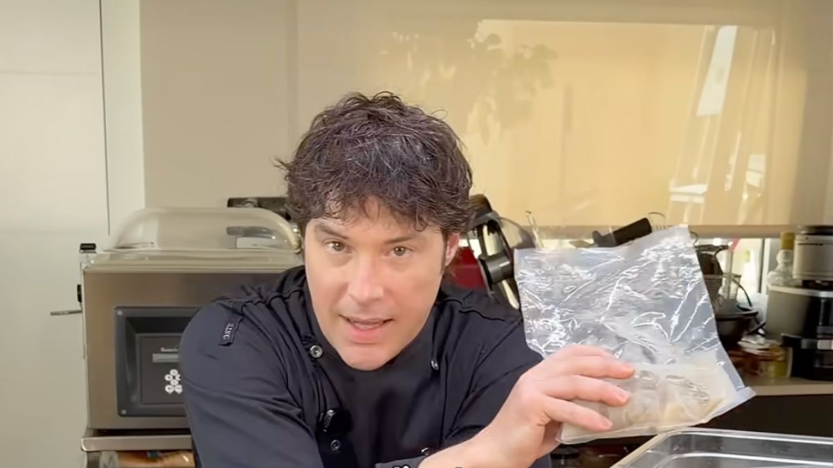 Jordi Cruz, chef: «Para descongelar bien los alimentos hay dos maneras: lentamente en el refrigerador o metiéndolos en agua fría»