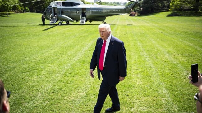 Trump avisa a Irán: «Última oportunidad» para la paz o «volará el país por los aires»