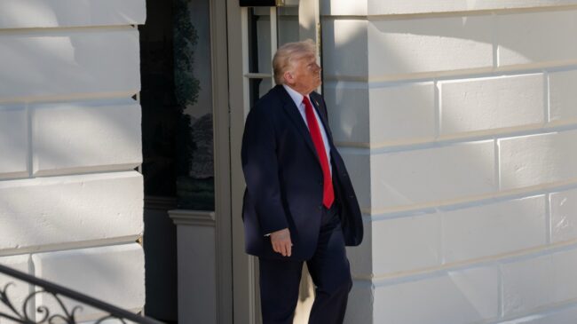 Trump amenaza con destituir a Jerome Powell (Fed) en caso de mantenerse en su cargo