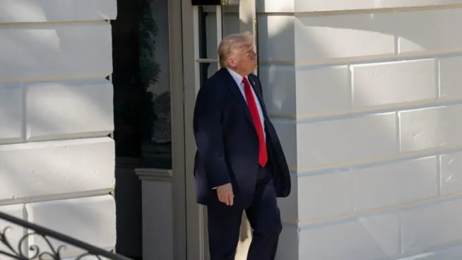 Trump amenaza con destituir a Jerome Powell (Fed) en caso de mantenerse en su cargo