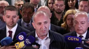 El prorruso Rumen Radev gana las elecciones en Bulgaria con mayoría absoluta