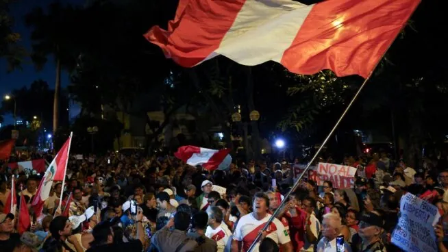 Los polémicos fallos en las elecciones de Perú llevan a la dimisión del organizador