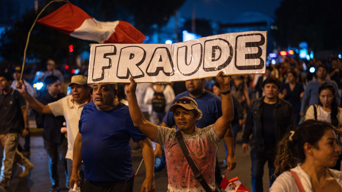 Un candidato peruano denuncia fraude electoral y llama a la «insurgencia civil»
