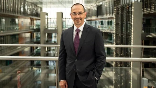 Así es Gianni Vittorio Armani, el elegido por Italia para tomar el mando de Endesa