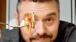 Carlos Gómez, cocinero español: «Con garbanzos de bote y una lata de sardinas tienes un plato completo y sin manchar ni una cazuela»