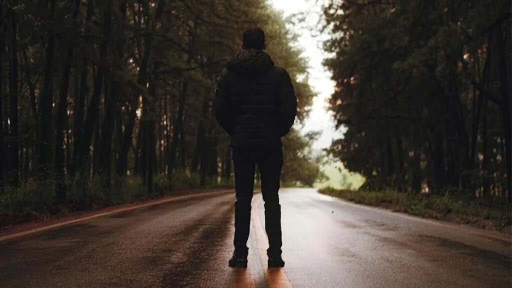 erik-erikson-hombre-felicidad-carretera