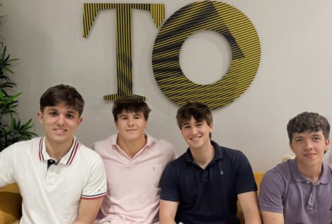 Seis emprendedores crean un guante para evaluar la recuperación después de un ictus