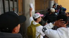 La presión de la regularización en Andalucía dispara la reventa de citas hasta los 600 euros