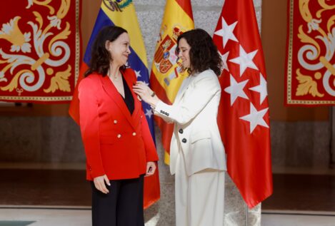 Ayuso pone Sol a los pies de Machado y la anuncia como futura presidenta de Venezuela