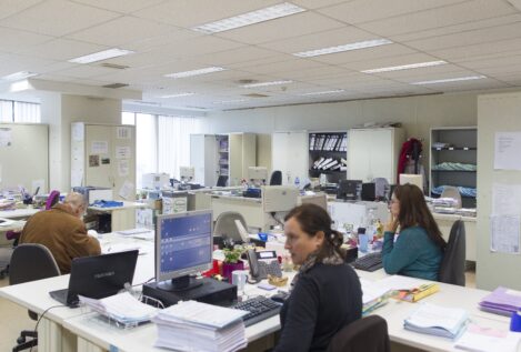 El sector público dispara la contratación y crea ya uno de cada tres empleos en el último año