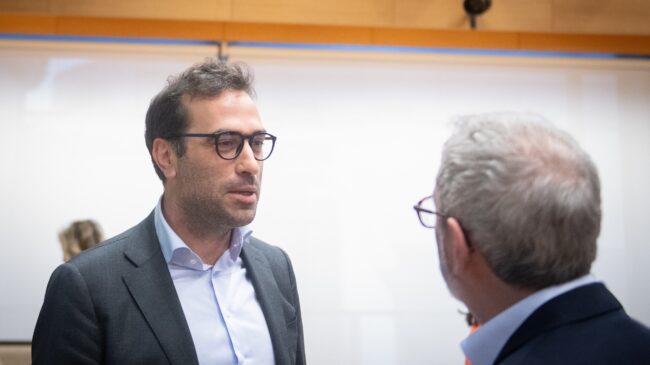 El Gobierno insiste en emitir cinco billones de deuda común tras renunciar a los préstamos UE