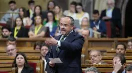 El PP catalán pide a Illa prohibir el burka y él le reprocha asumir la «prioridad nacional» de Vox