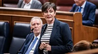 Los afectados por la okupación logran hablar con la ministra, pero esta sigue sin recibirlos