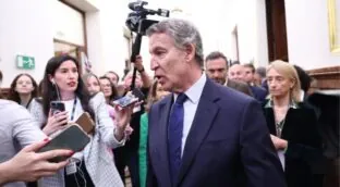 Feijóo considera un «disparate» regularizar «a granel» a personas que han delinquido