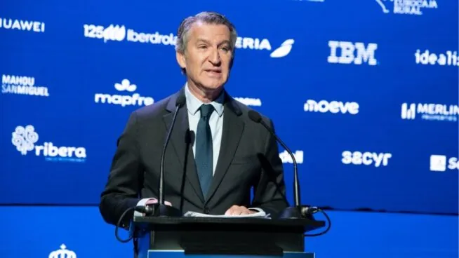 Feijóo acusa a Sánchez de «traicionar» pilares básicos de la UE con la regularización