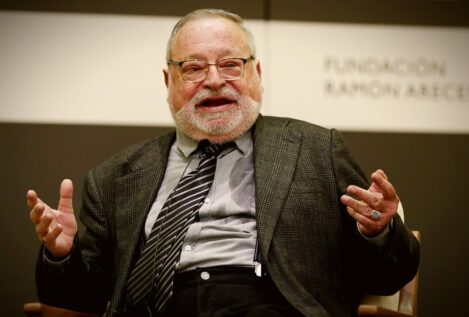 Fernando Savater, filósofo, sobre la felicidad: «Vivir consiste en saber elegir lo que nos hace grandes y rechazar lo que nos empequeñece»