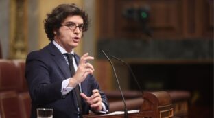 Vox denuncia que Sánchez trabaja en un «pucherazo electoral» nacionalizando nietos